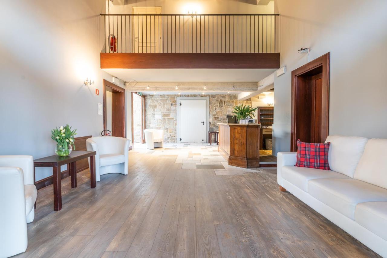 Accademia Vine Lodge Capriva del Friuli ภายนอก รูปภาพ